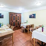 Serviced Apartments Wallis 3*